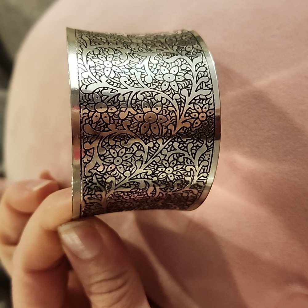 Silver bangle - Picture 2 of 3
